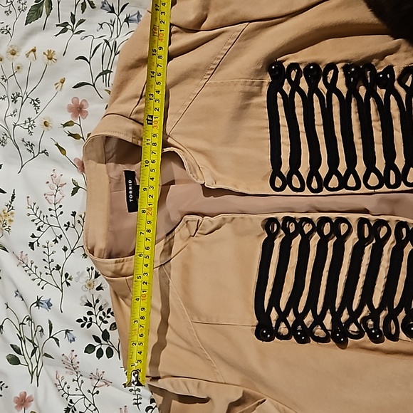 Chic Beige Military Style Jacket - Picture 5 of 7